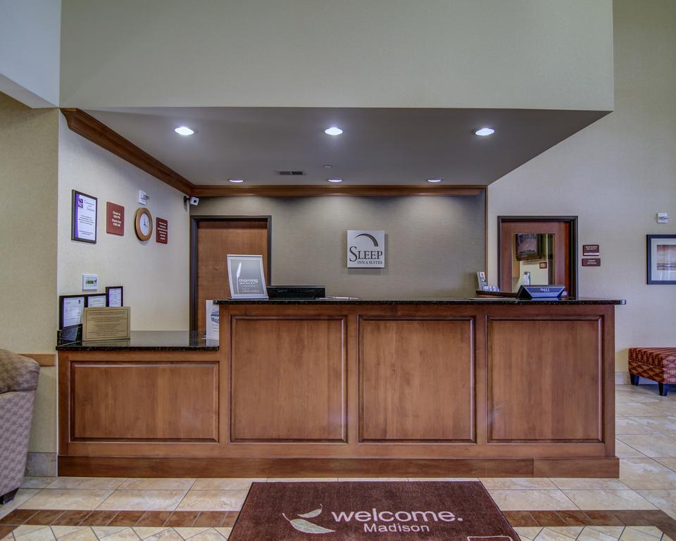 Sleep Inn & Suites Madison - Monona Экстерьер фото
