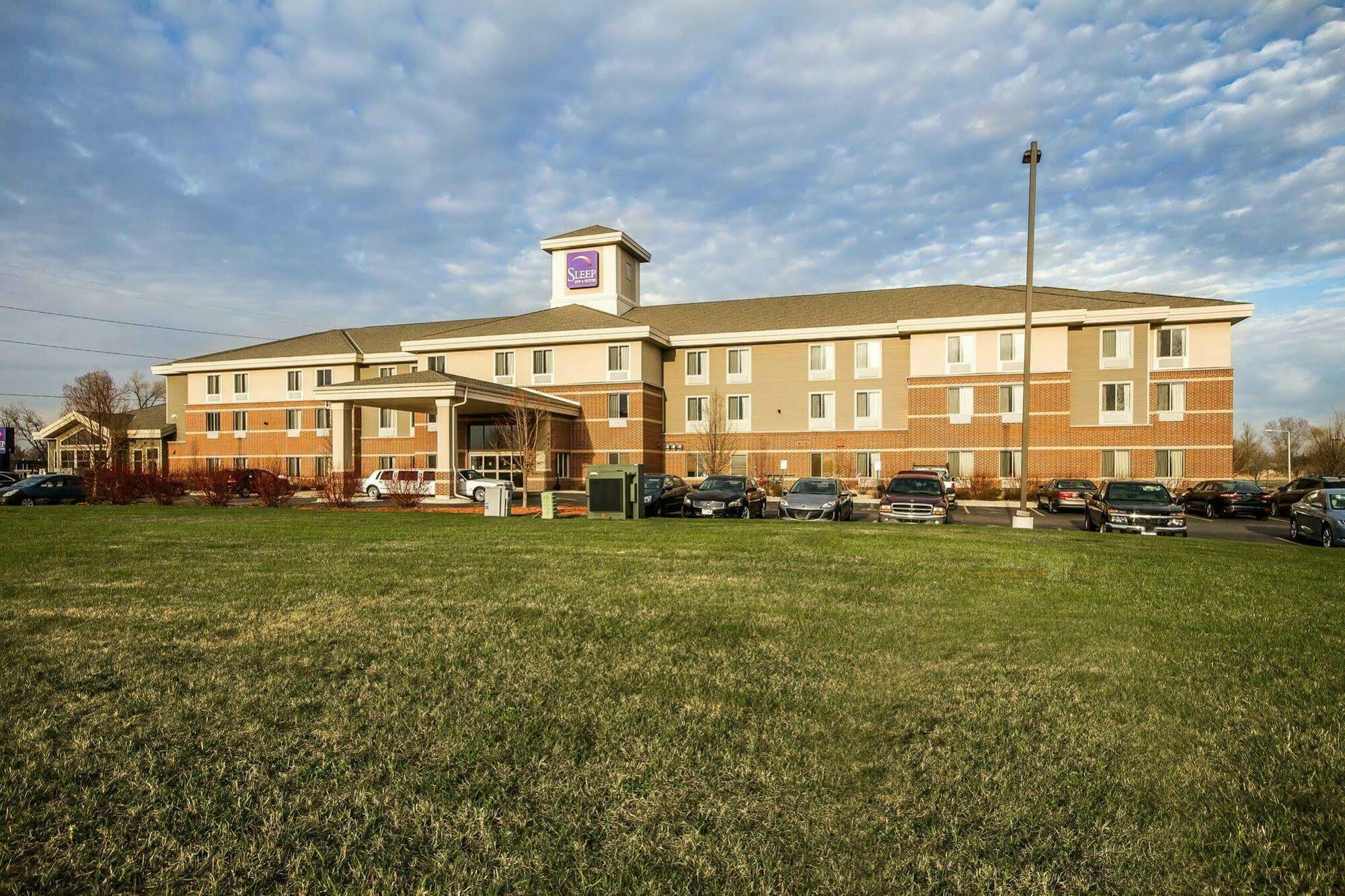 Sleep Inn & Suites Madison - Monona Экстерьер фото